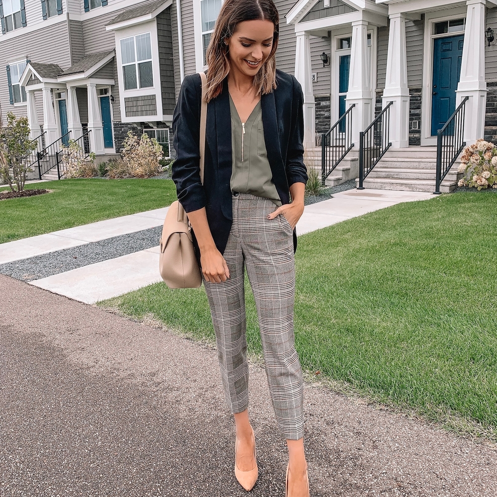 Gray Ankle Cropped Pants with Slim Fit and Classic Plaid Design